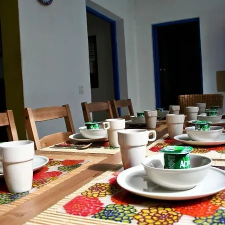 بيت شباب Sol Y Mar Surf Camp *