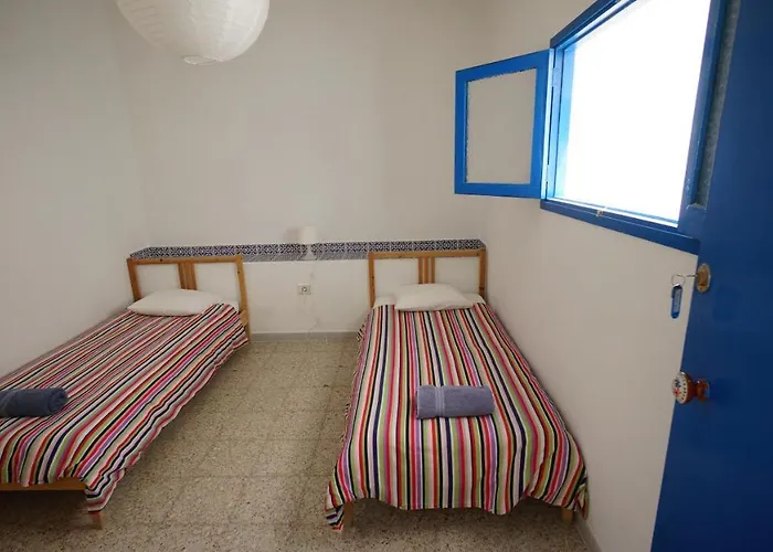 苏雷马冲浪营酒店 *